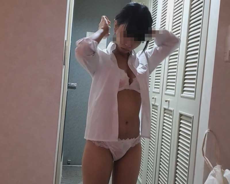 FC2PPV-2160193 하얀색 셔츠를 벗는 소녀 일본 야동-노모